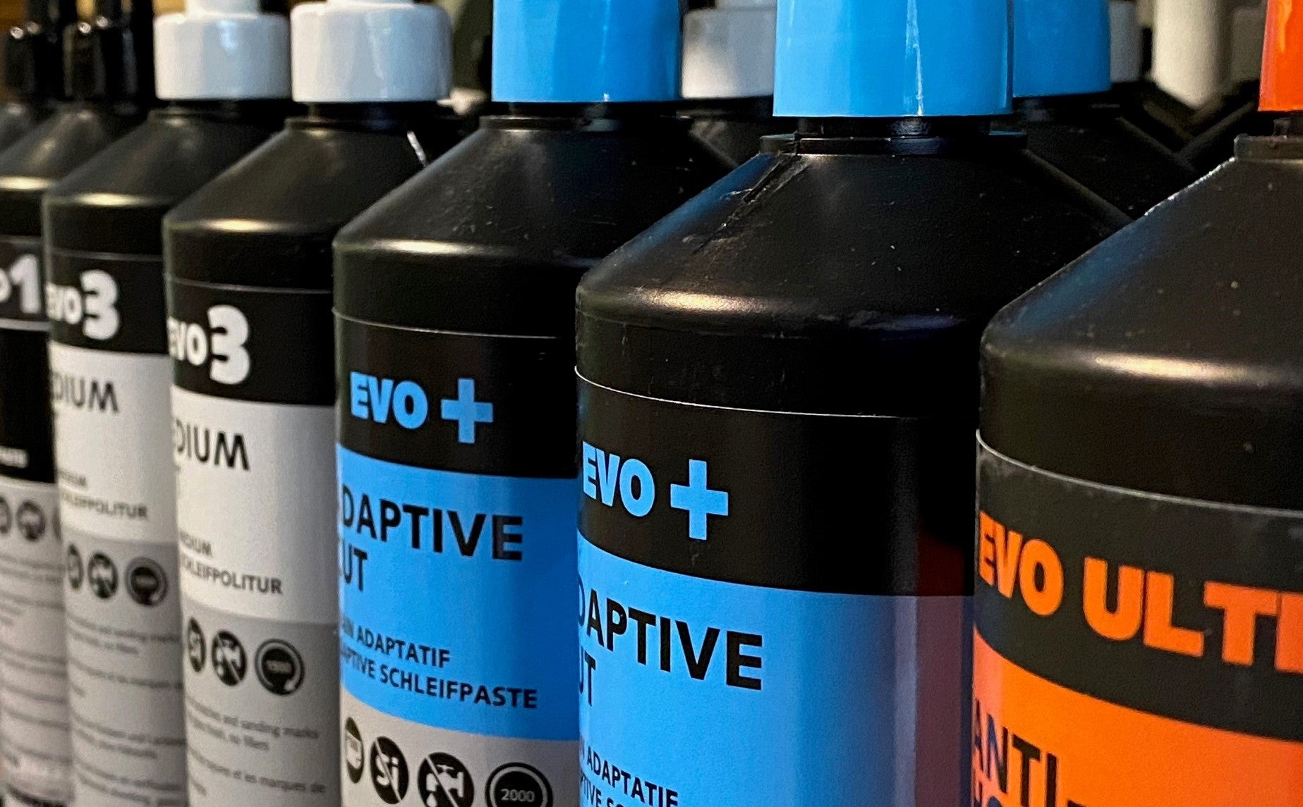 Evo Ultra - Ultra-Fine Polish 1ltrUltra-Fine Polish Ultra-fine compound for the permanent removal of holograms, micro scratches and hazing. Leaves a perfect high gloss finish. Ultra-fine diminishing abrasive Low dust Free from silicone and fillers Design