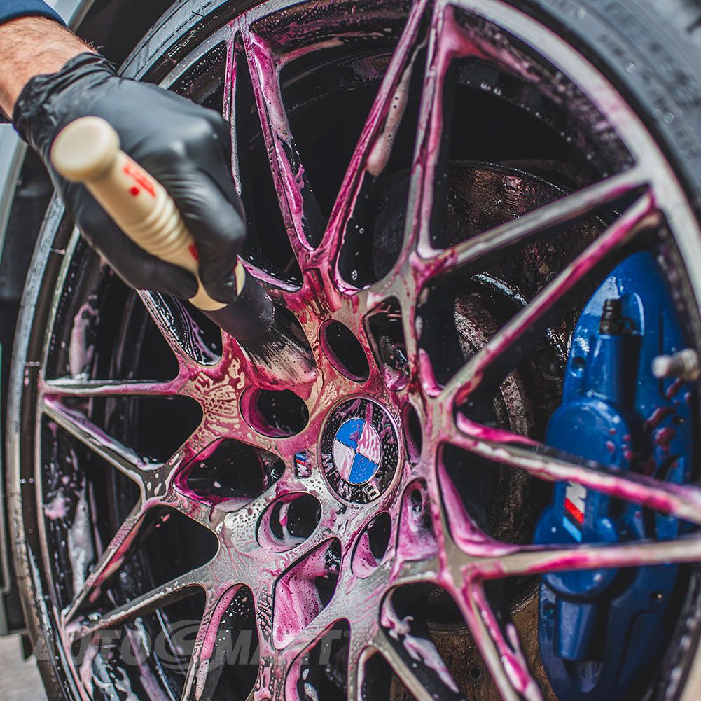 Red 7 - pH Neutral Iron Remover 1qtRed 7 is a highly effective, low odor, pH neutral wheel cleaner and fallout remover that turns red on contact with metal particles, such as fallout and brake dust. Added gloss enhancers leave metal surfaces looking like