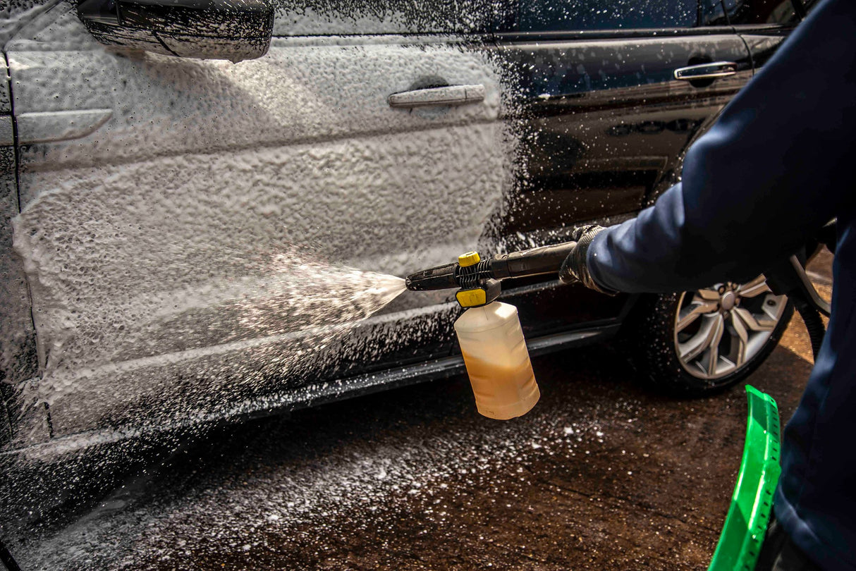 Snowfoam Pro - pH Balanced Snowfoam 1galSnowfoam Pro features next generation micro foam technology which can be applied using any domestic or professional pressure washer with a foam attachment or a foam gun. Snowfoam Pro's small bubble size means more c